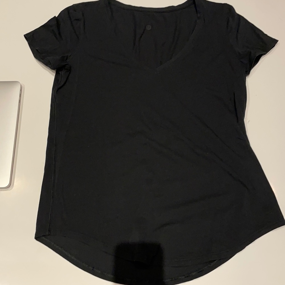 Lululemon black size 6 love t shirt SS V neck